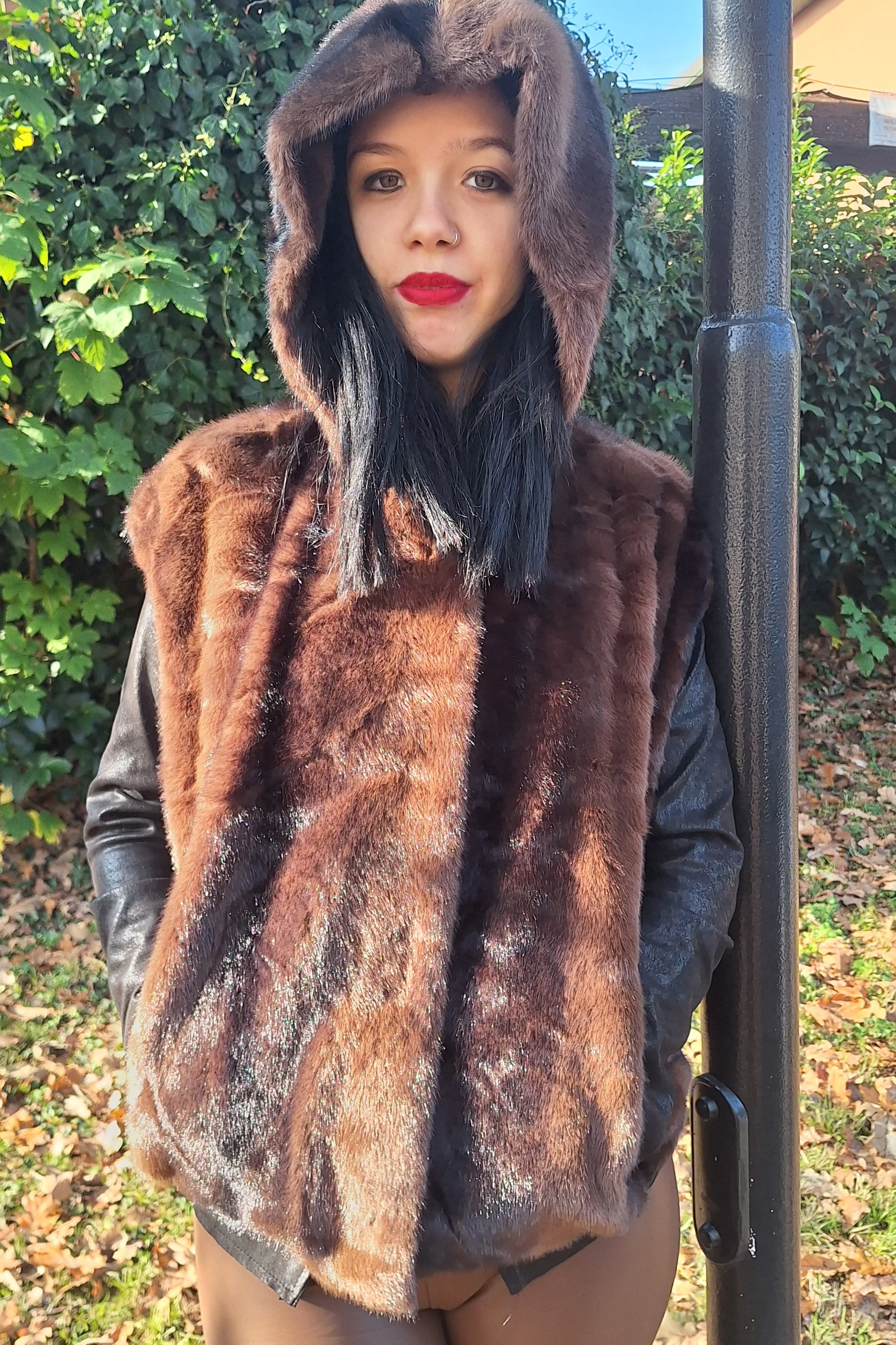 GILET ECOPELLICCIA CON CAPPUCCIO MARRONE