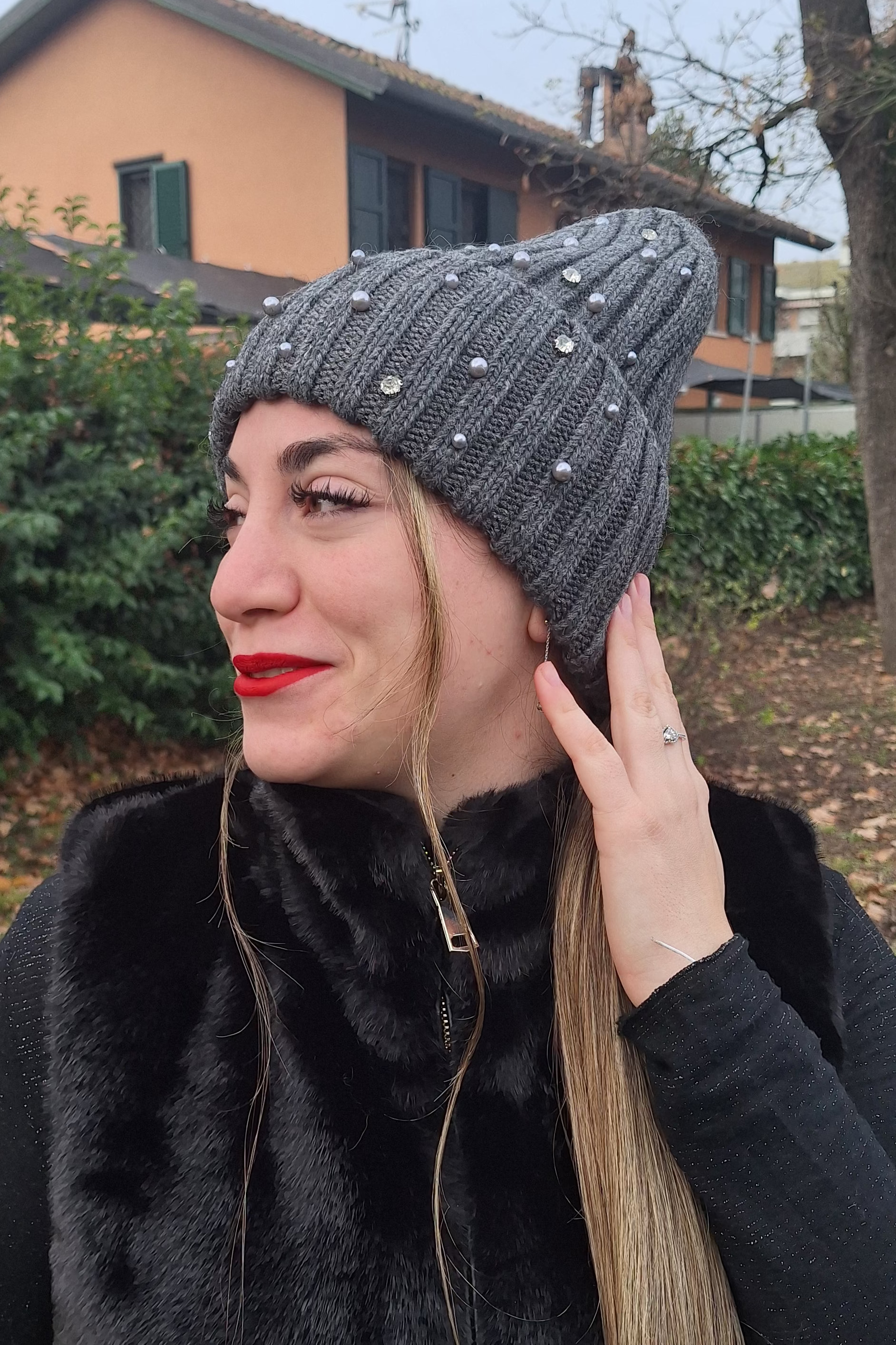 CUFFIA LANA PERLE E STRASS GRIGIA