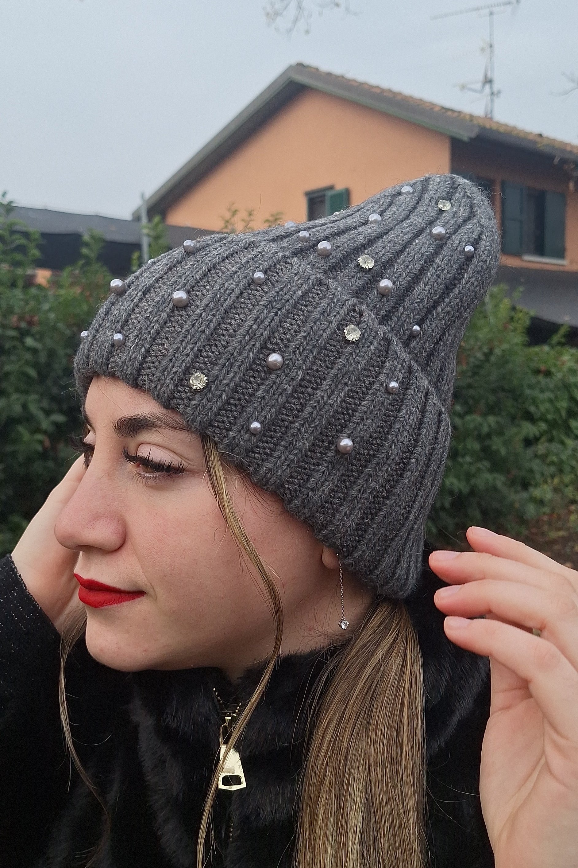 CUFFIA LANA PERLE E STRASS GRIGIA