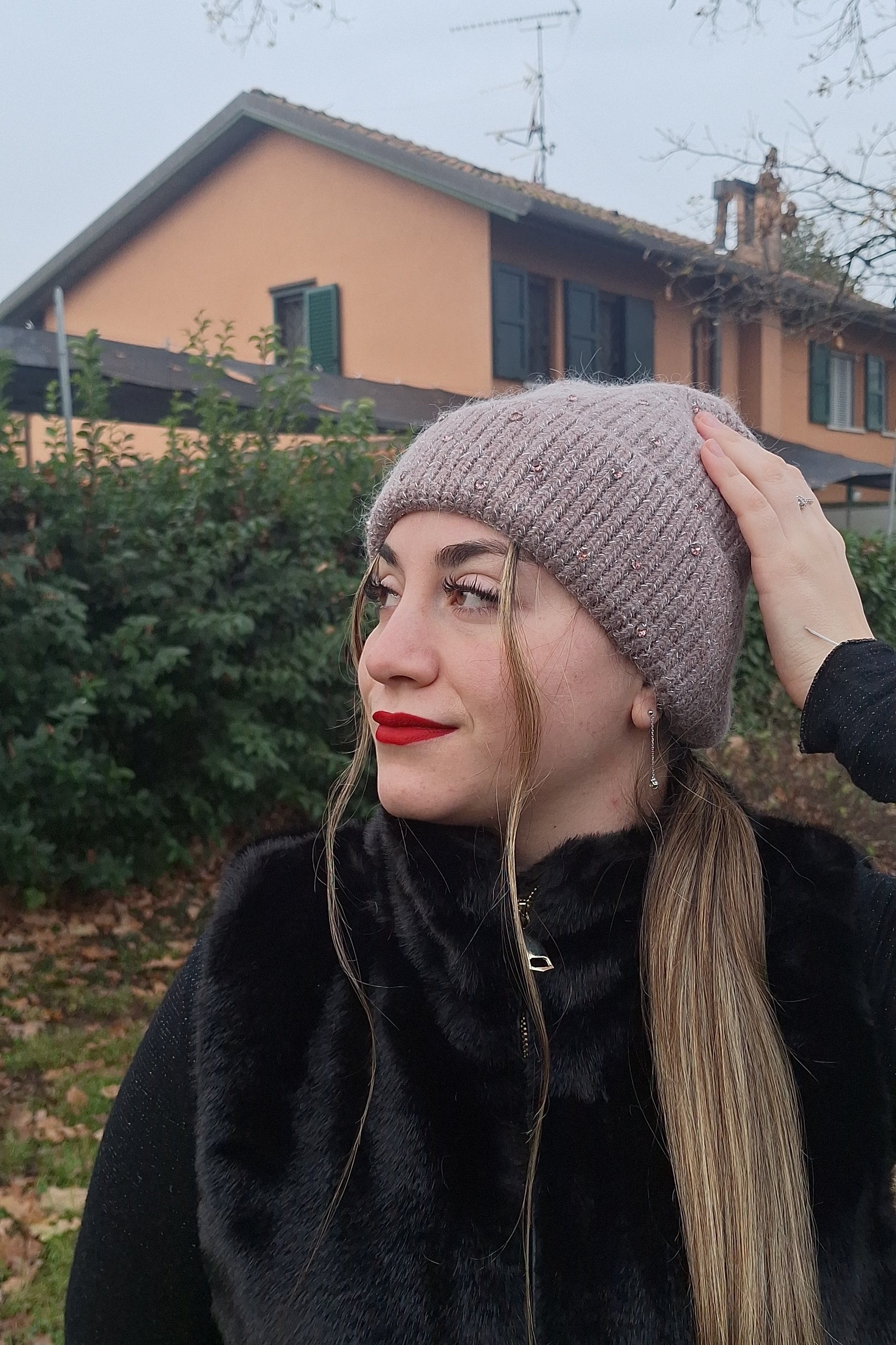 CUFFIA LANA FANGO CON STRASS