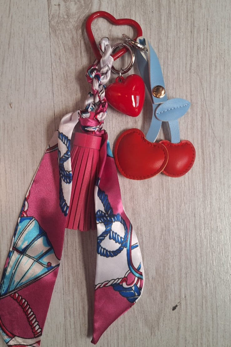CHARMS CILIEGIA ECOPELLE ROSSA CON FOULARD