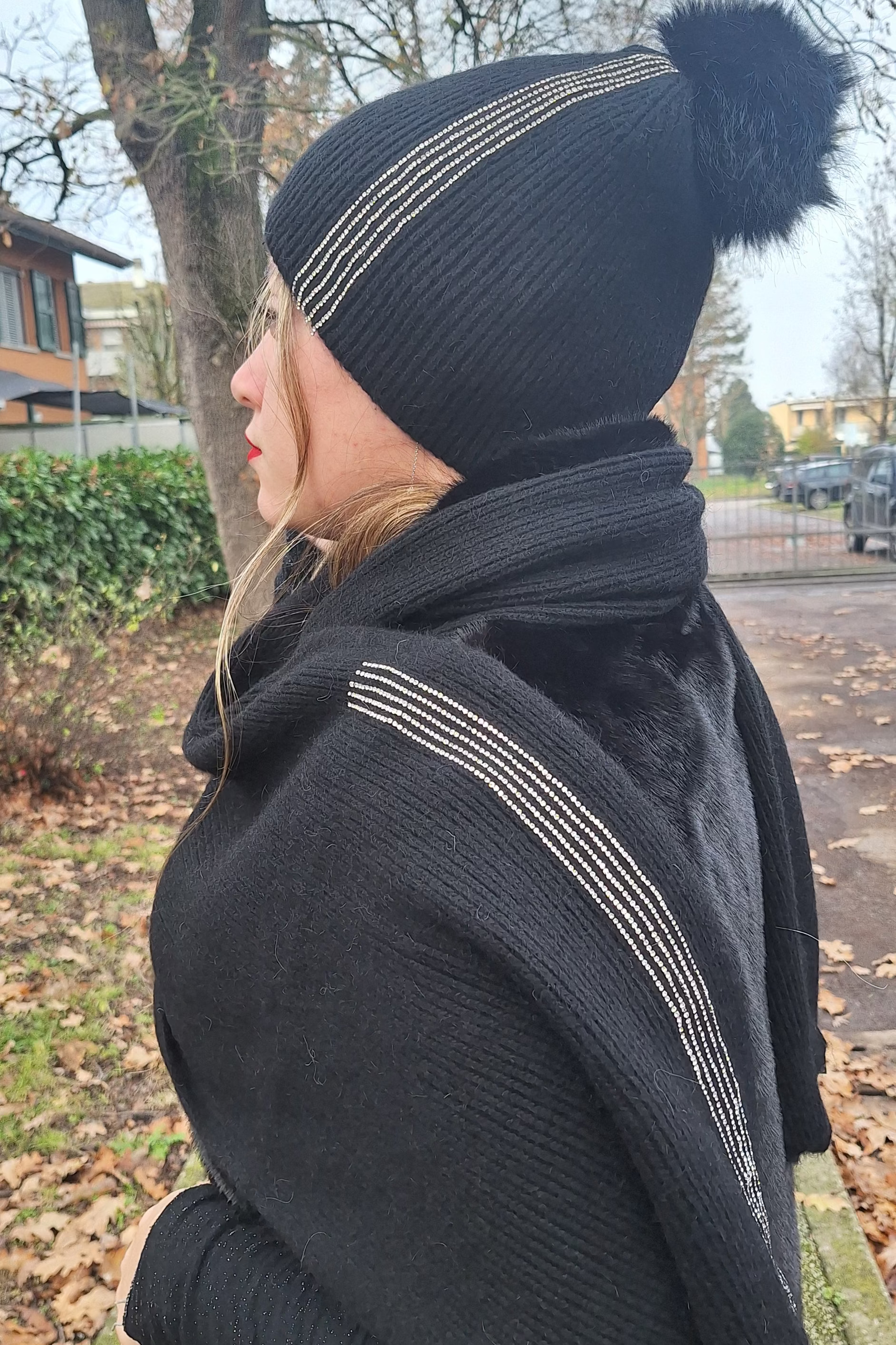 SCIARPA LANA CON RIGHE STRASS