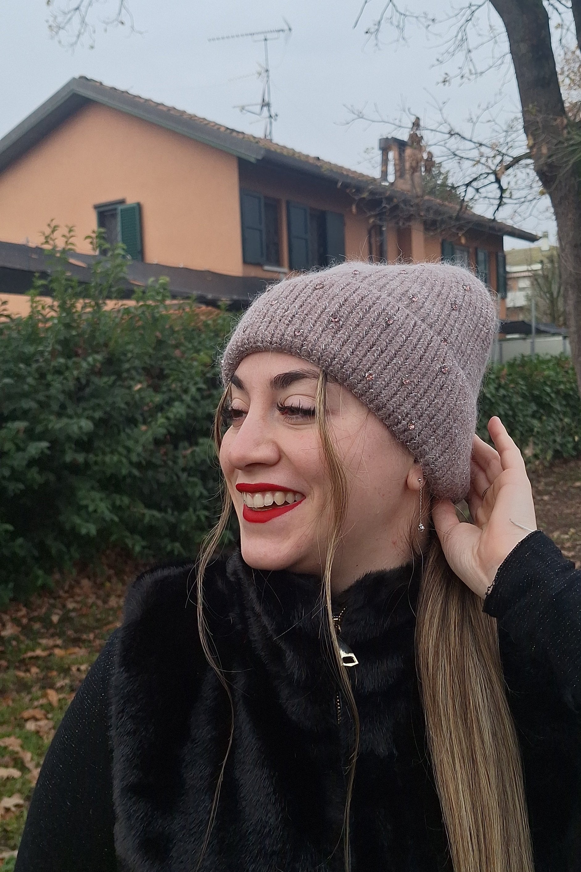 CUFFIA LANA FANGO CON STRASS