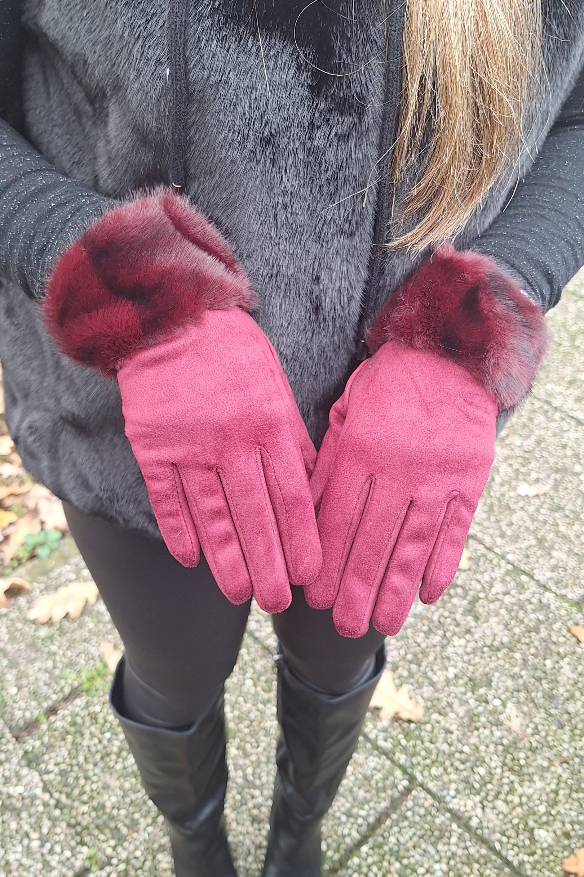 GUANTO CON BORDO ECOPELLICCIA