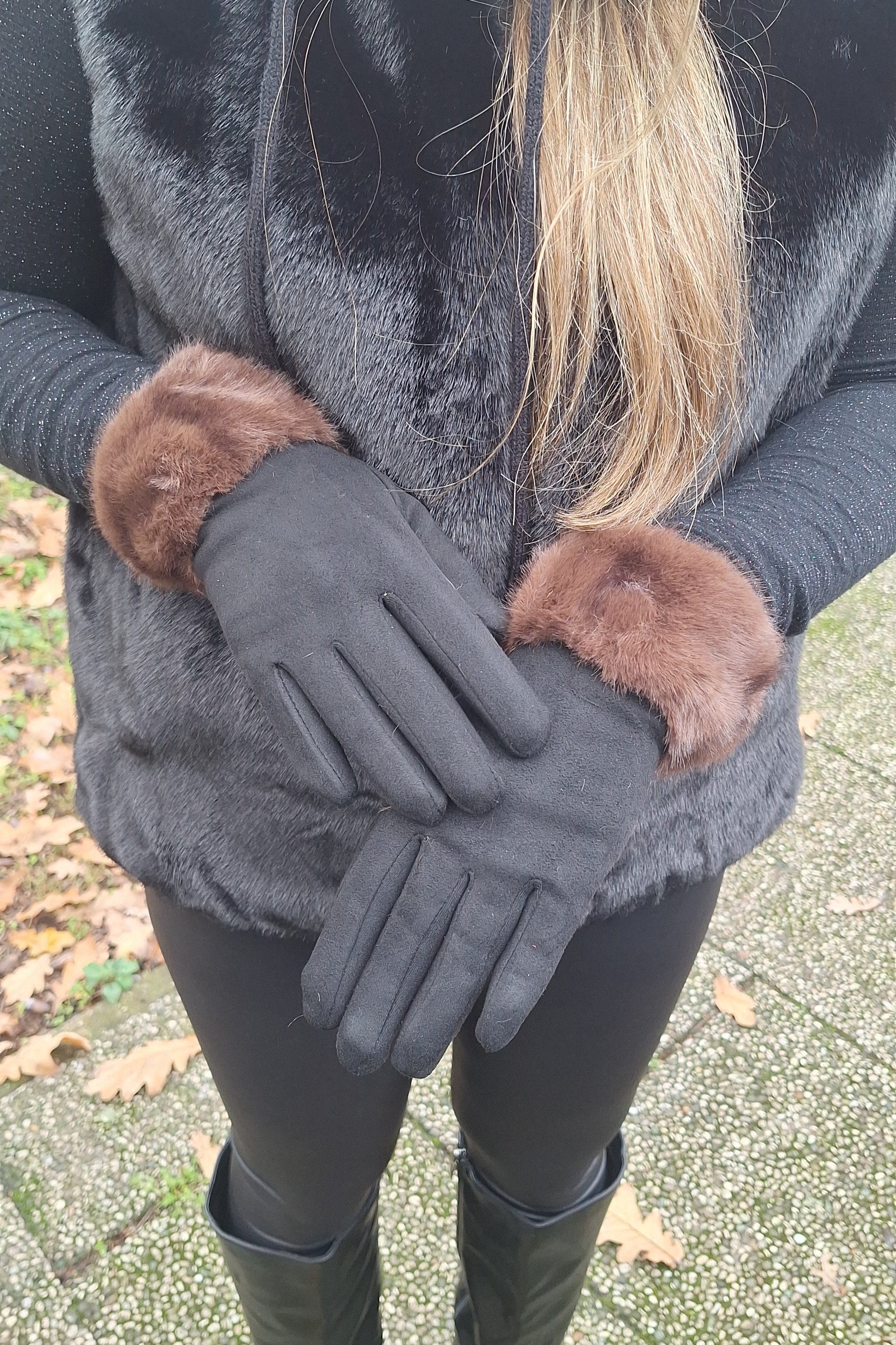 GUANTO CON BORDO ECOPELLICCIA