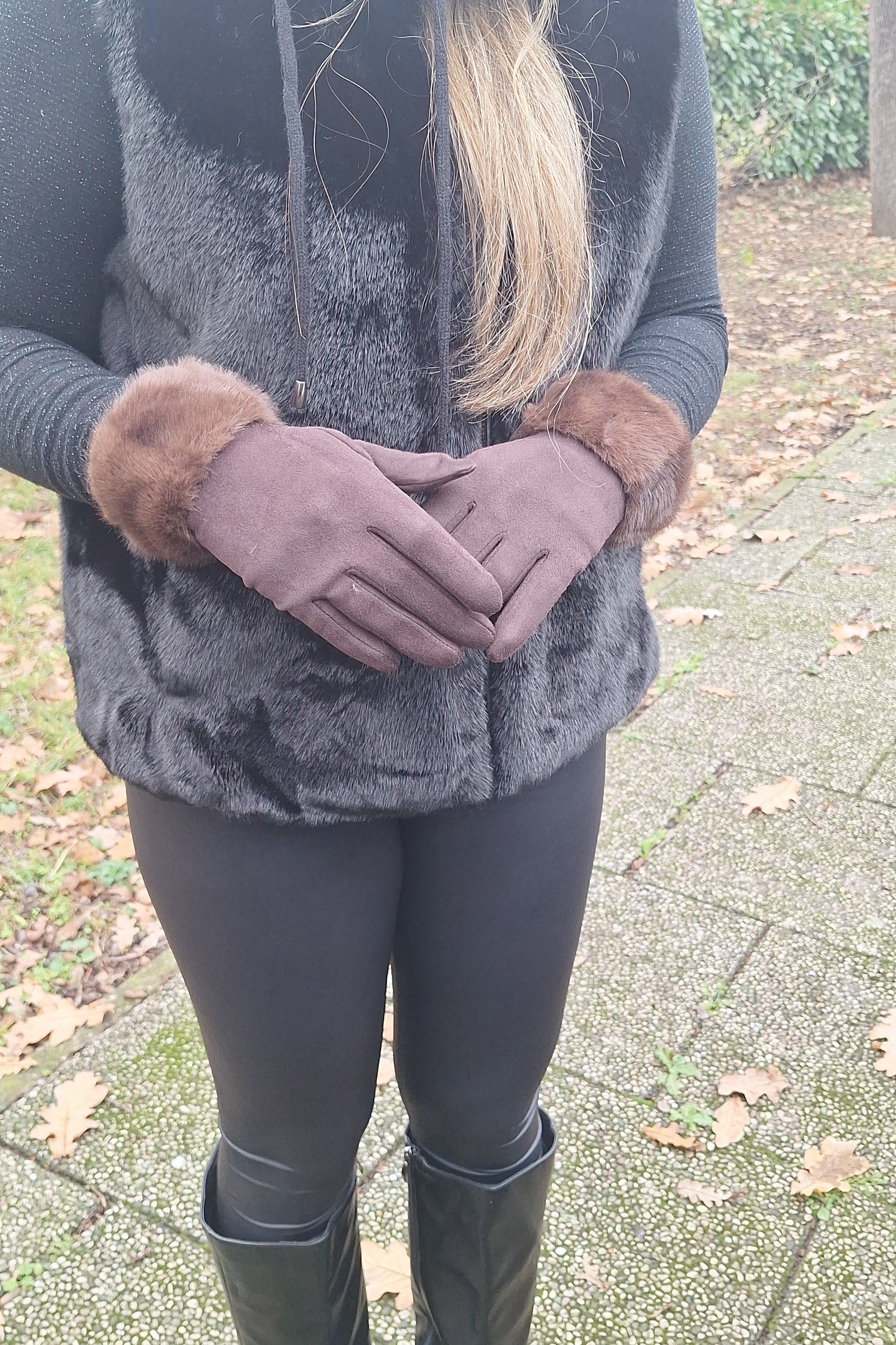 GUANTO CON BORDO ECOPELLICCIA