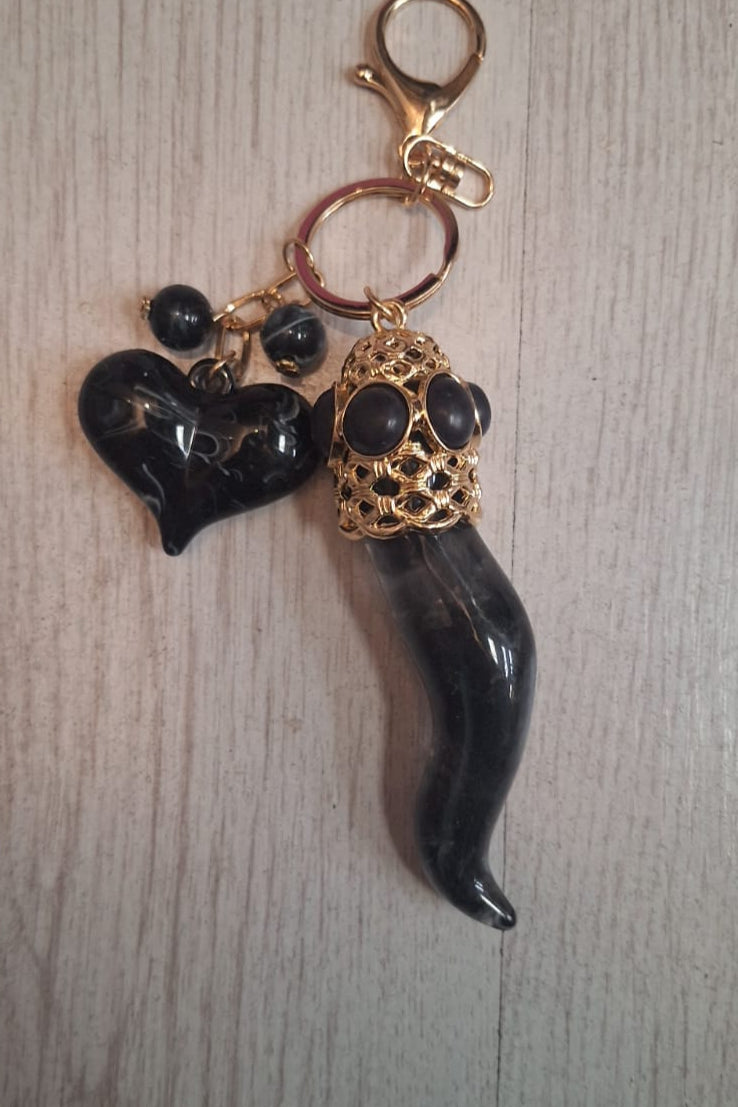 CHARMS CORNO NERO SFUMATO CON CIONDOLO CUORE