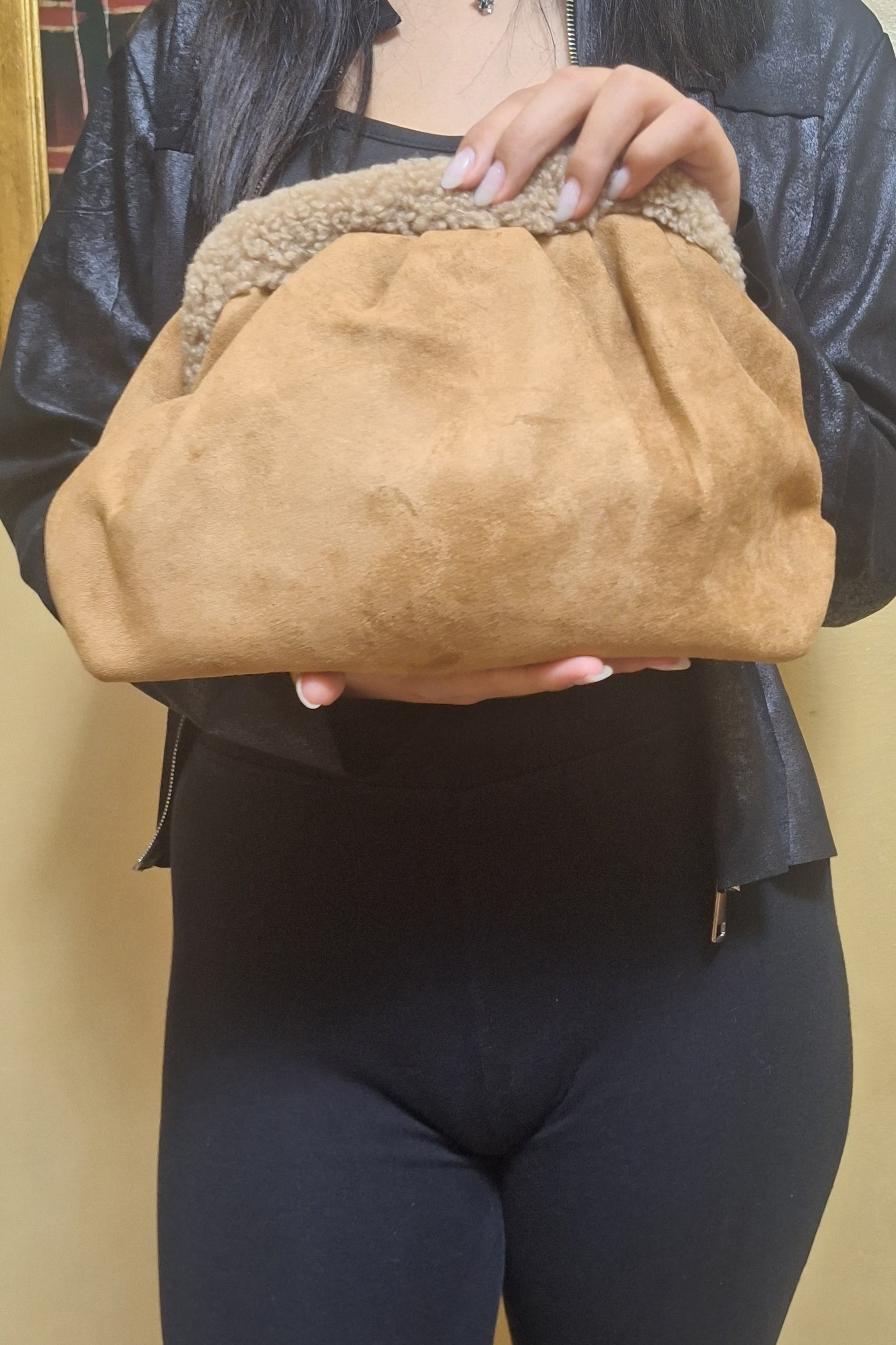 CLUTCH CAMOSCIO BORDO PECORELLA