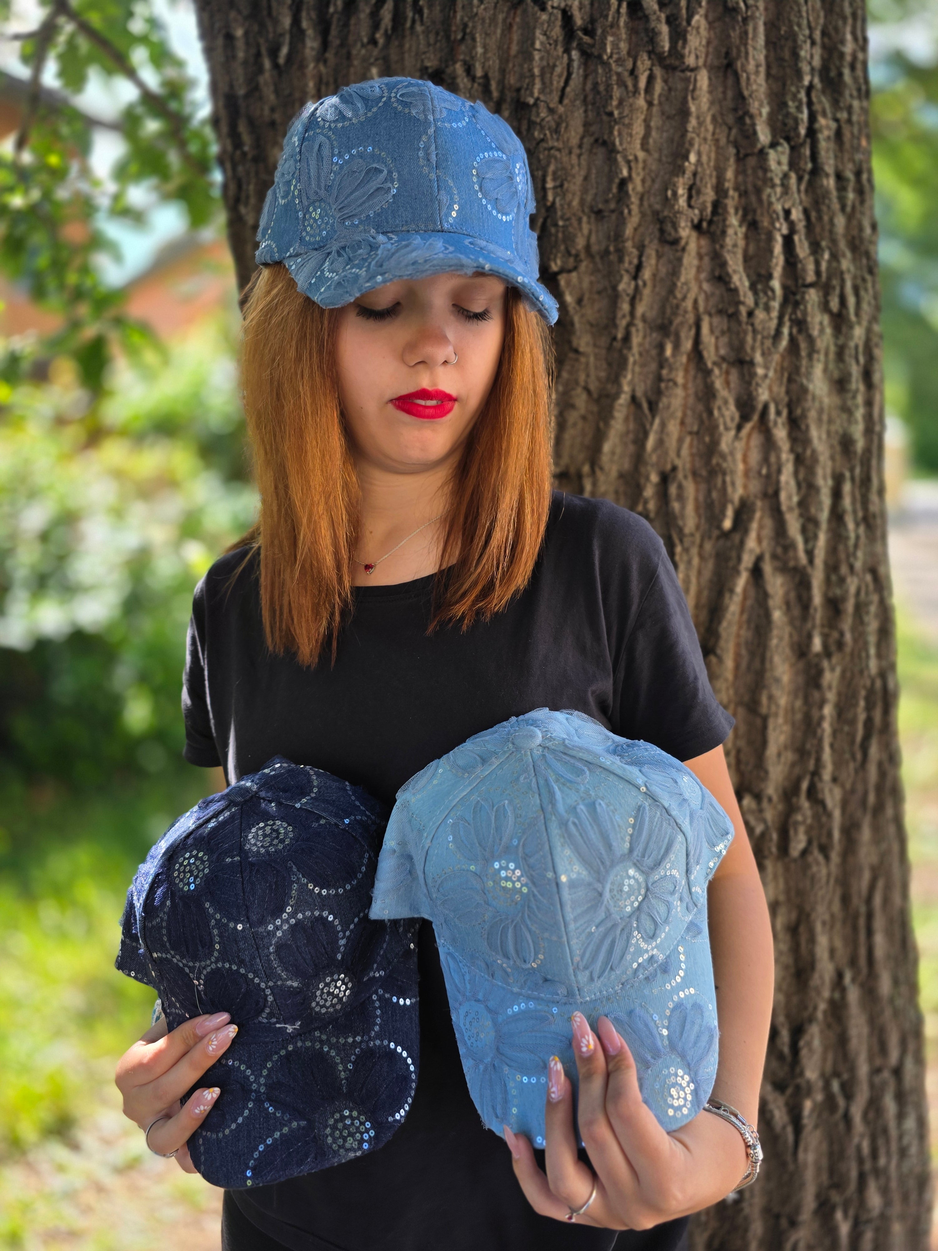CAPPELLINO JEANS CON FIORI